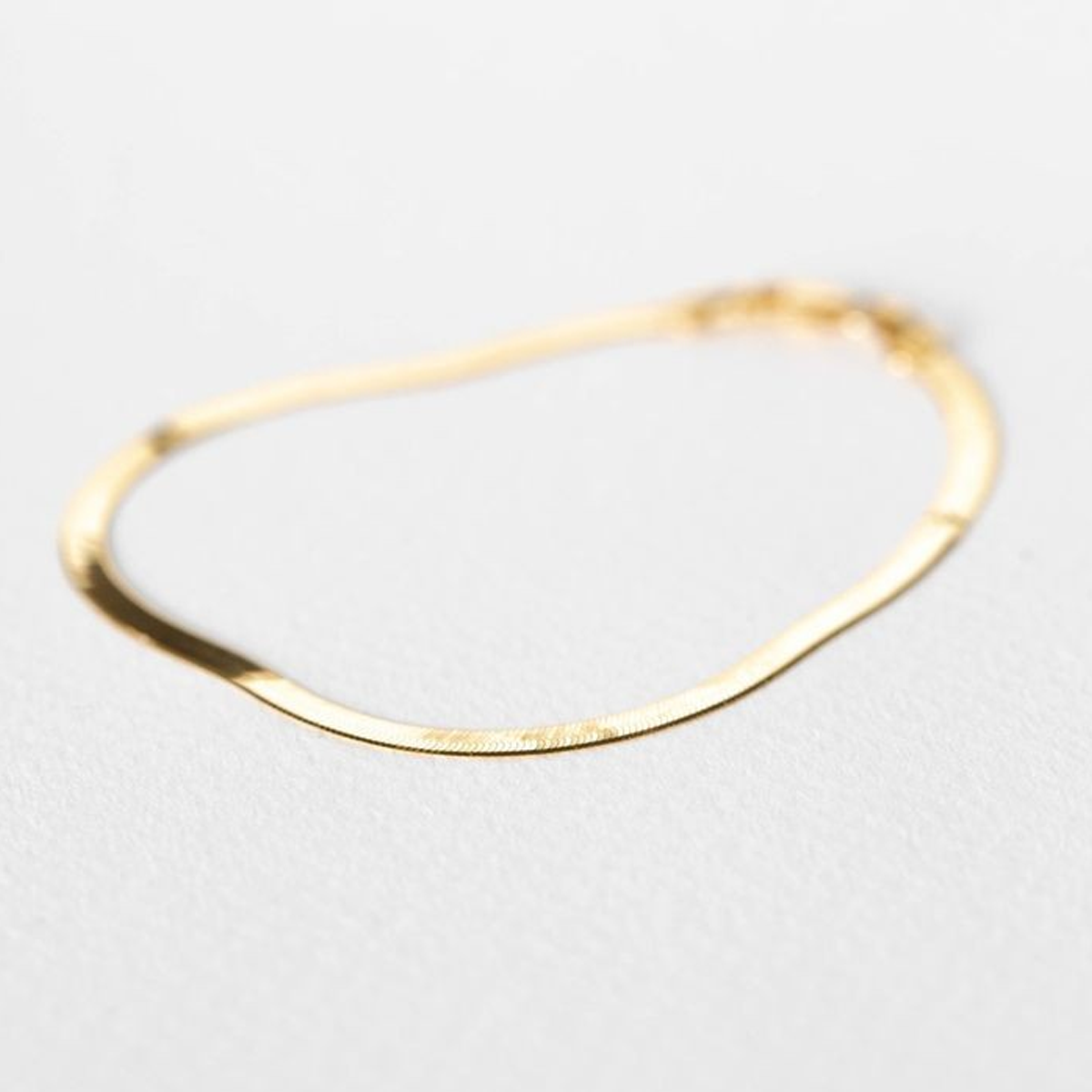 دستبند طلا زنانه طرح هرینگبون قو طلایی کد B048920 سایز L