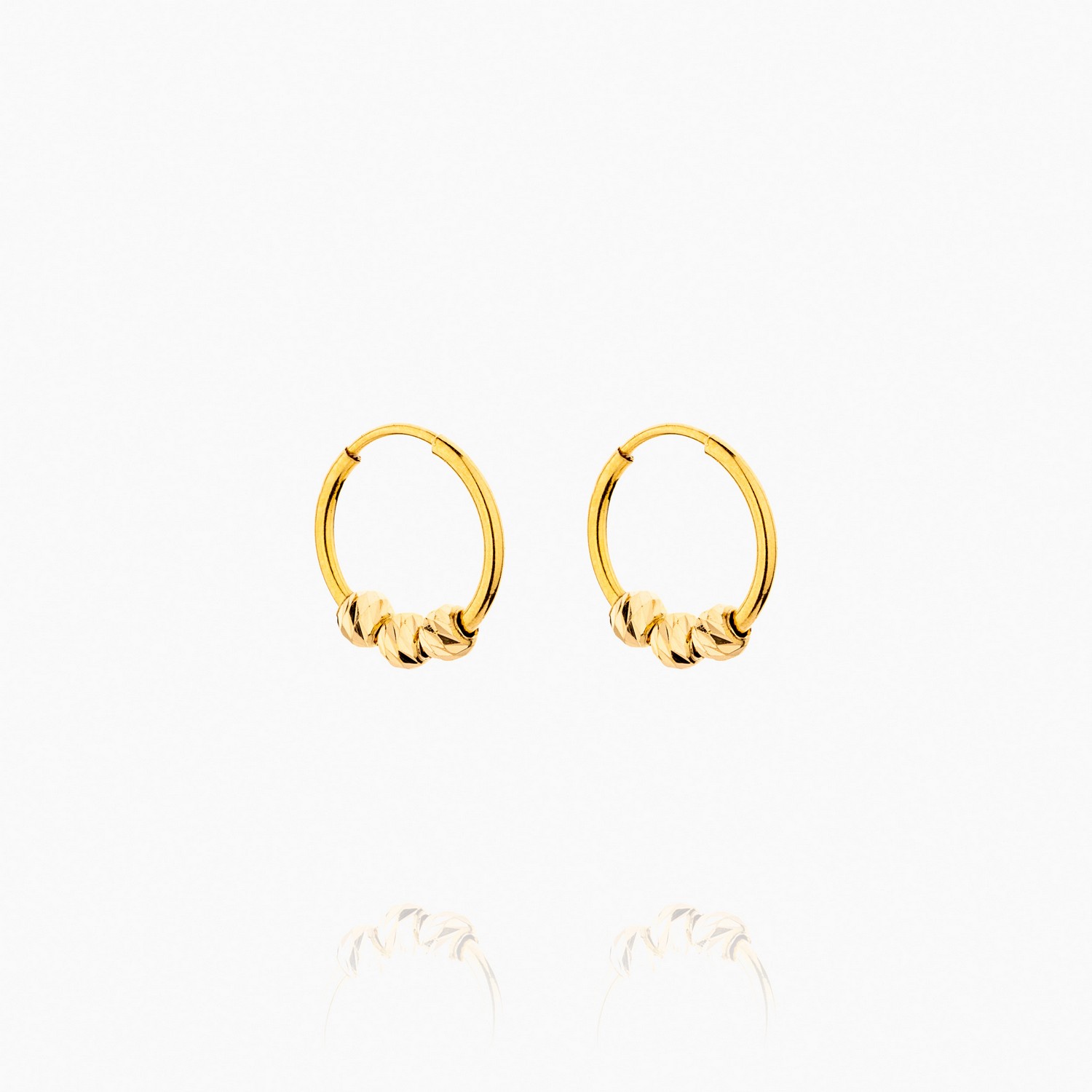 گوشواره طلا 18 عیار حلقه ای با سه البرنادو گوشواره طلا 18 عیار حلقه ای با سه البرنادو
