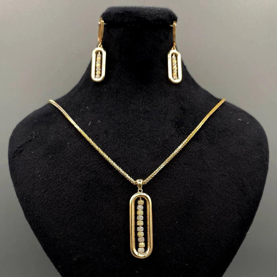نیم ست طلا 18 عیار زنانه ترکیب گوی سفید و طلایی آویز و گوشواره لاوندر کد 531-4.44