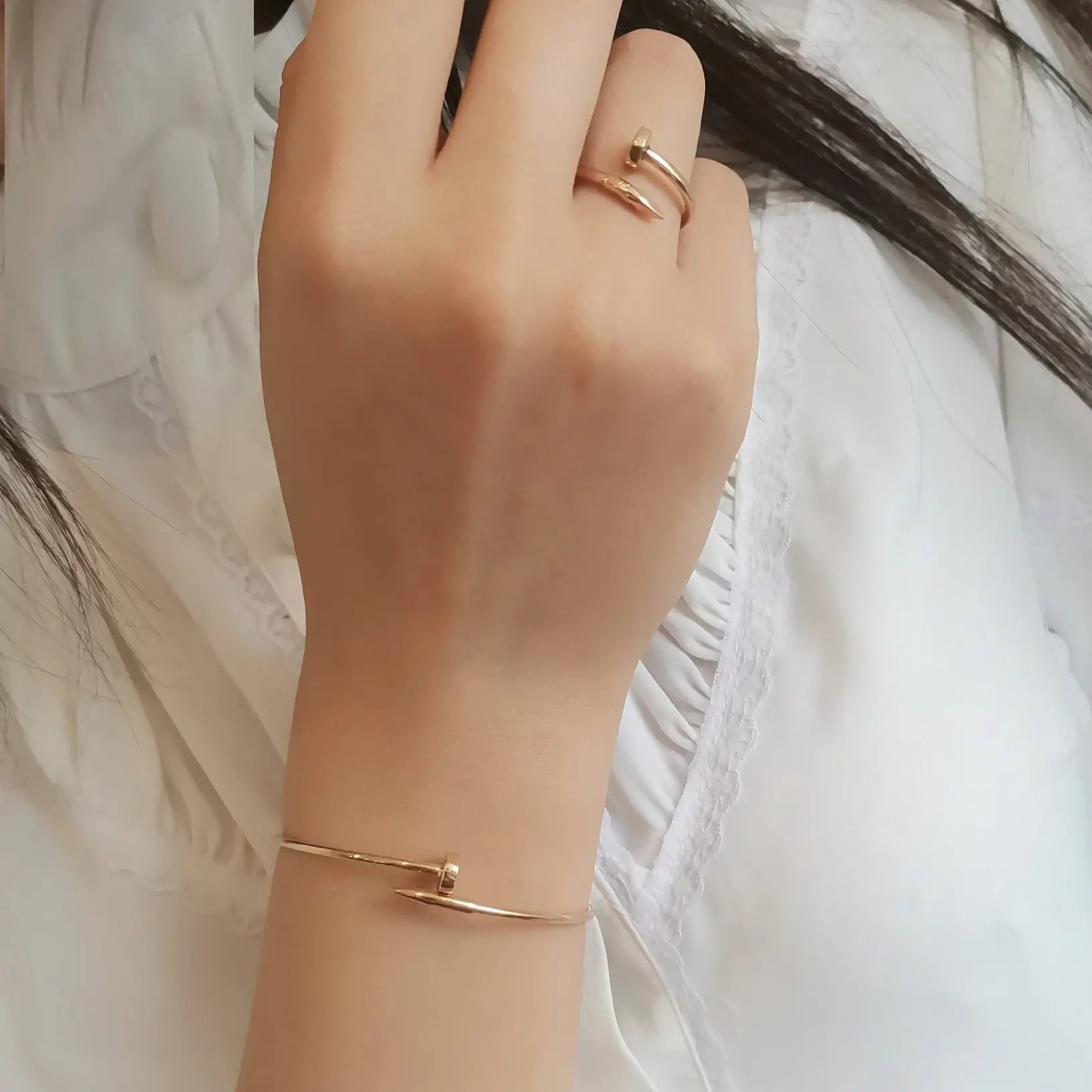 نیم ست طلا 18 عیار زنانه انگشتر دستبند بنگل RS میخی فری سایز