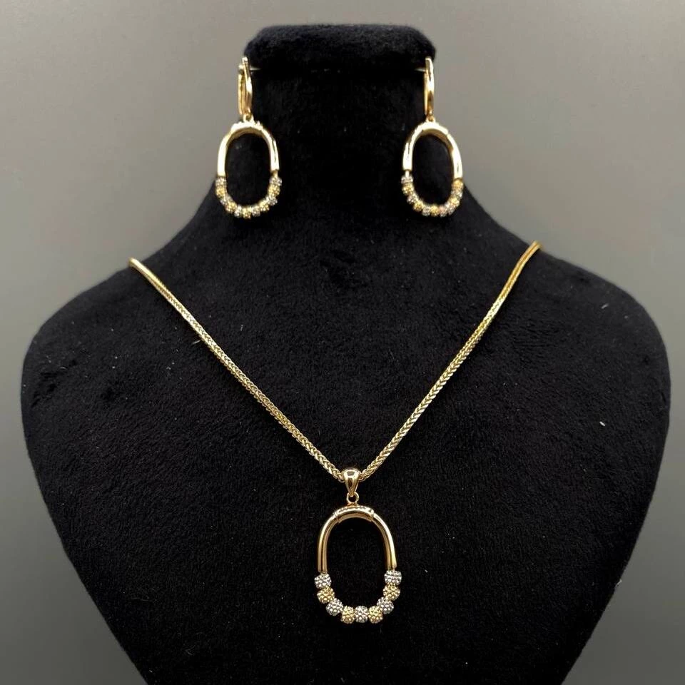 نیم ست طلا 18 عیار زنانه ترکیب گوی سفید و طلایی شامل آویز و گوشواره لاوندر کد 535-3.99