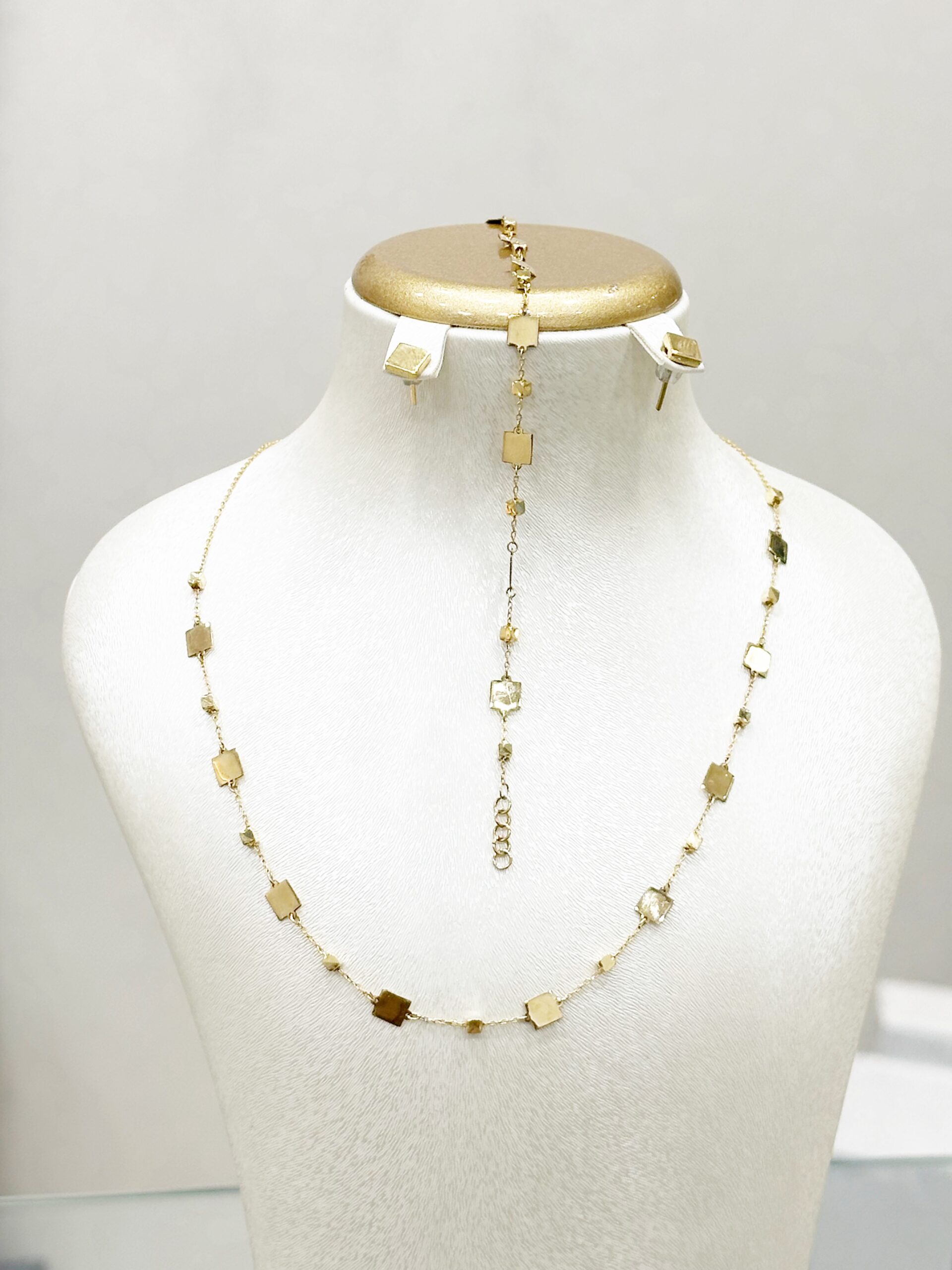 نیم ست طلا 18 عیار زنانه اپال گلد مدل مربعی لوکس نیم ست طلا 18 عیار زنانه اپال گلد مدل مربعی لوکس