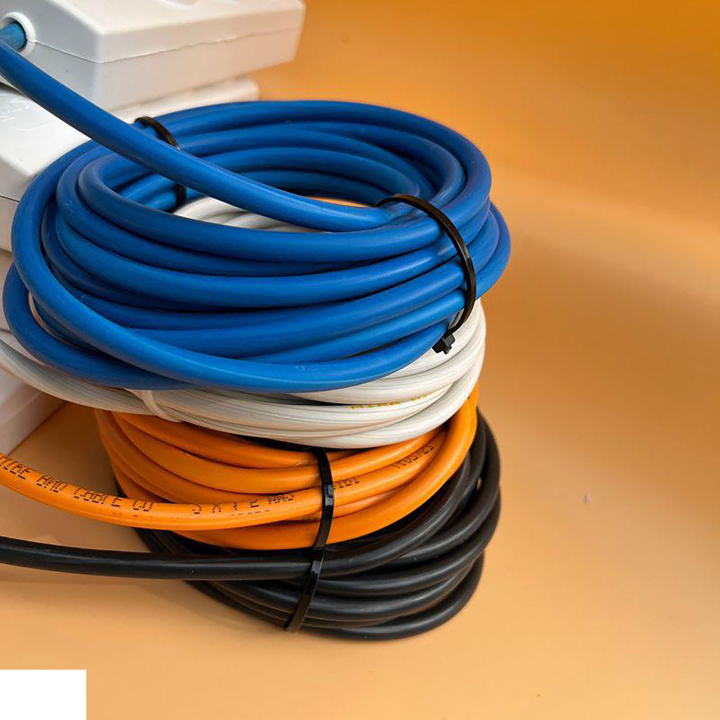 شش راهی برق مدل MR.6. KV.215٫3M طول 3 متر شش راهی برق مدل MR.6. KV.215٫3M طول 3 متر