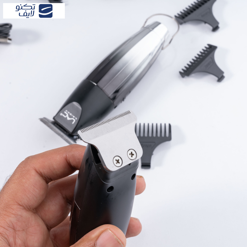 ماشین اصلاح موی سر و صورت لایچی مدل L-903، اصلاح به صورت صفر زن و خط زن، طراحی ارگونومیک، منبع انرژی با باتری، تکنولوژی اصلاح تریمر، اندازه اصلاح 0.1 میلیمتر، مدت زمان شارژ 90 دقیقه و مدت زمان استفاده پس از شارژ 100 دقیقه، دارای LCD، به همراه روغن ماشین اصلاح موی سر و صورت لایچی مدل L-903، اصلاح به صورت صفر زن و خط زن، طراحی ارگونومیک، منبع انرژی با باتری، تکنولوژی اصلاح تریمر، اندازه اصلاح 0.1 میلیمتر، مدت زمان شارژ 90 دقیقه و مدت زمان استفاده پس از شارژ 100 دقیقه، دارای LCD، به همراه روغن
