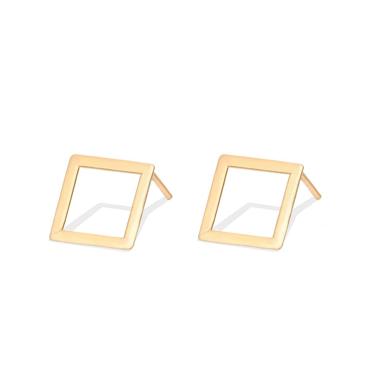 گوشواره طلا 18 عیار طرح مربع خالی گوشواره طلا 18 عیار طرح مربع خالی