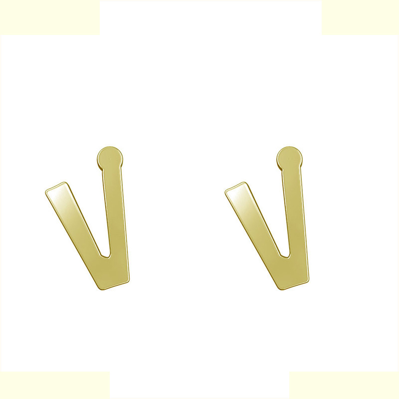 گوشواره طلا 18 عیار زنانه مدوپد مدل حرف V کد GA1-16639