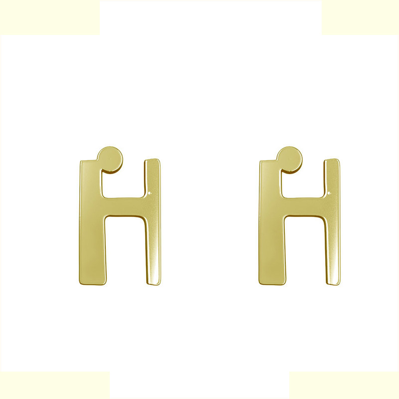 گوشواره طلا 18 عیار زنانه مدوپد مدل حرف H کد GA1-16842 گوشواره طلا 18 عیار زنانه مدوپد مدل حرف H کد GA1-16842