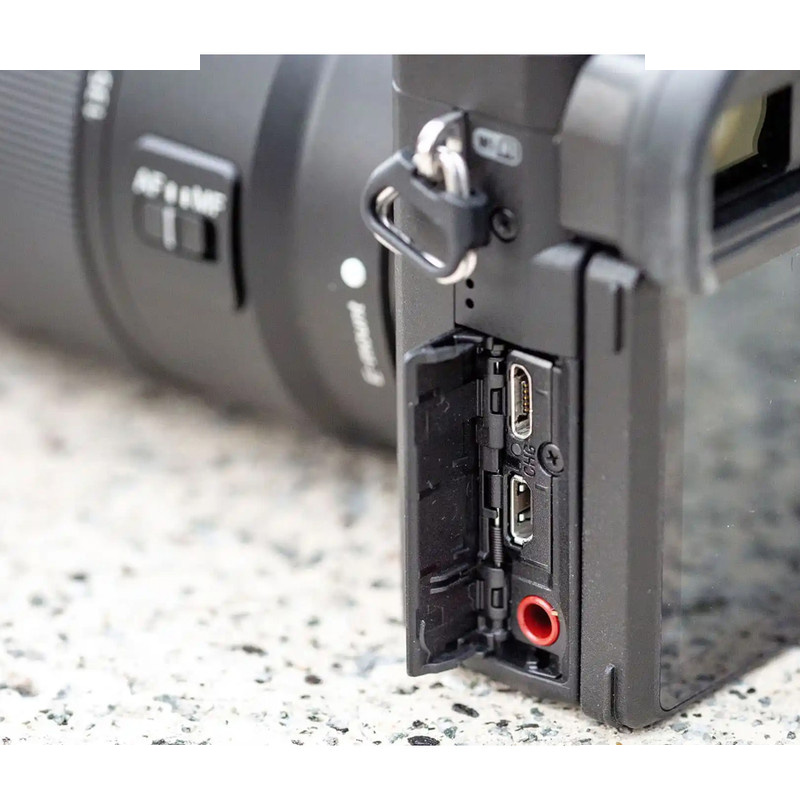 دوربین دیجیتال بدون آینه سونی مدل a6400 با لنز ۱۸ - ۱۳۵ میلیمتر f/3.5 - f/5.6