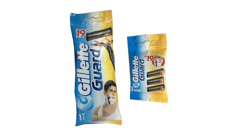 خود تراش ژیلت مدل GUard تک تیغ به همراه با 3 عدد تیغ یدک خود تراش ژیلت مدل GUard تک تیغ به همراه با 3 عدد تیغ یدک