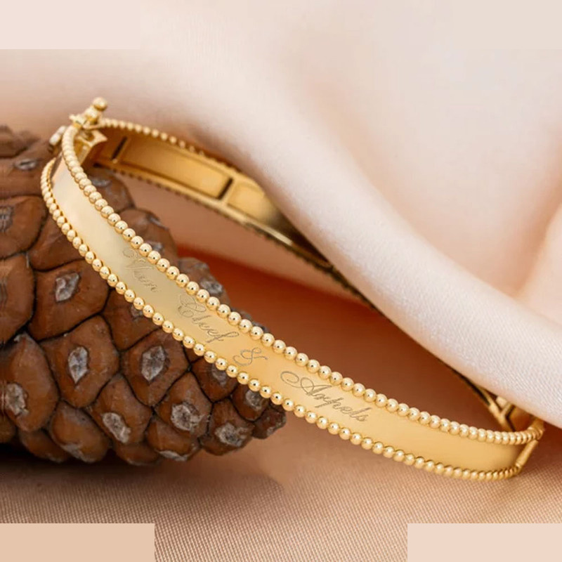 دستبند النگویی طلا 18 عیار زنانه ماوی گالری مدل سیگنیچر1 دستبند النگویی طلا 18 عیار زنانه ماوی گالری مدل سیگنیچر1