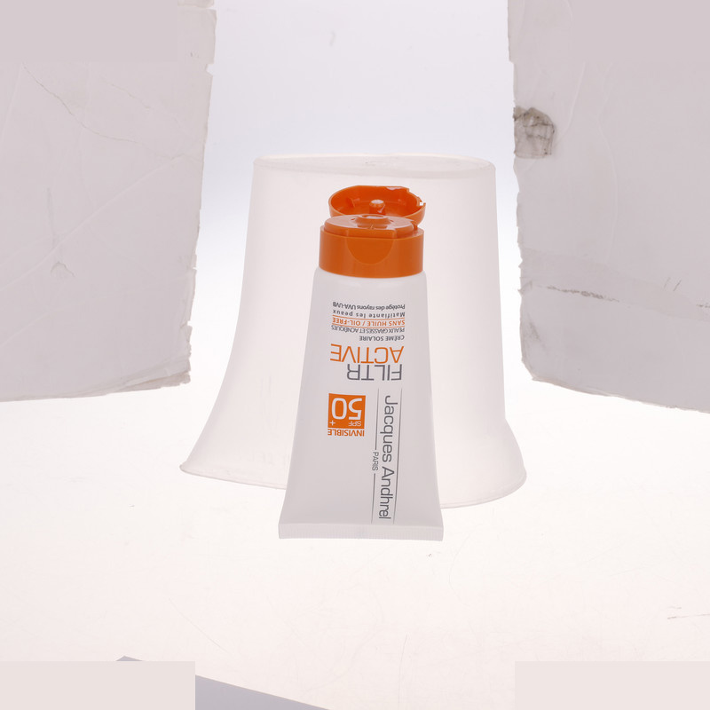 کرم ضد آفتاب بدون رنگ ژاک آندرل پاریس SPF 50 مدل FILTR ACTIVE مناسب پوست های چرب و مستعد آکنه حجم 50 میلیلیتر کرم ضد آفتاب بدون رنگ ژاک آندرل پاریس SPF 50 مدل FILTR ACTIVE مناسب پوست های چرب و مستعد آکنه حجم 50 میلیلیتر