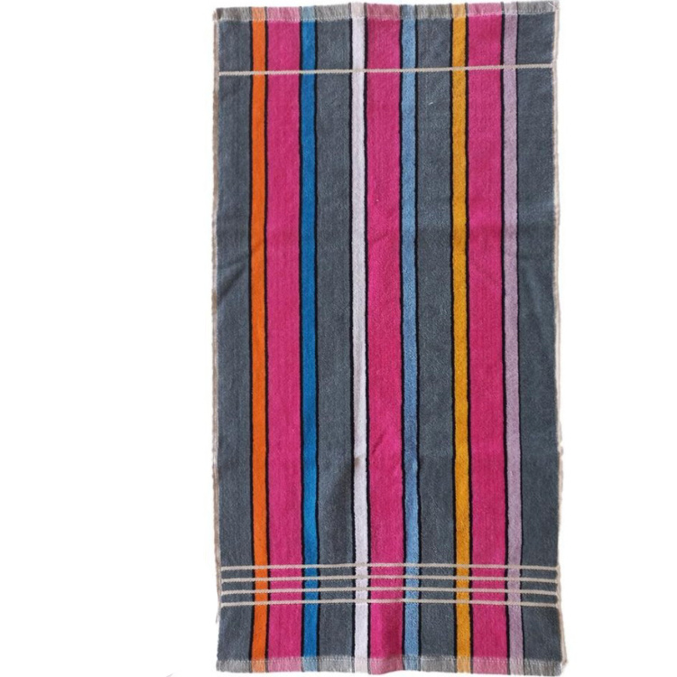 حوله حمام ممتاز تبریز طرح راه راه سایز 150×100 سانتی متر حوله حمام ممتاز تبریز طرح راه راه سایز 150×100 سانتی متر