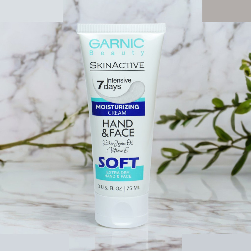 کرم آبرسان و مرطوب کننده دست و صورت گارنیک مدل soft مناسب برای پوست های خیلی خشک حجم 75 میلی لیتر کرم آبرسان و مرطوب کننده دست و صورت گارنیک مدل soft مناسب برای پوست های خیلی خشک حجم 75 میلی لیتر