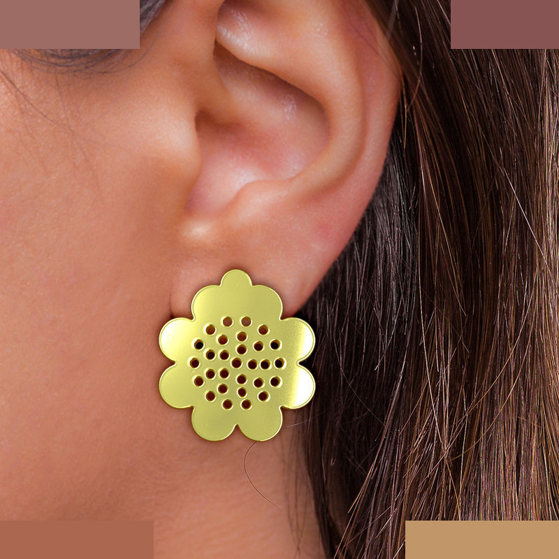 گوشواره طلا 18 عیار زنانه مدوپد مدل گل کد GA1-11627