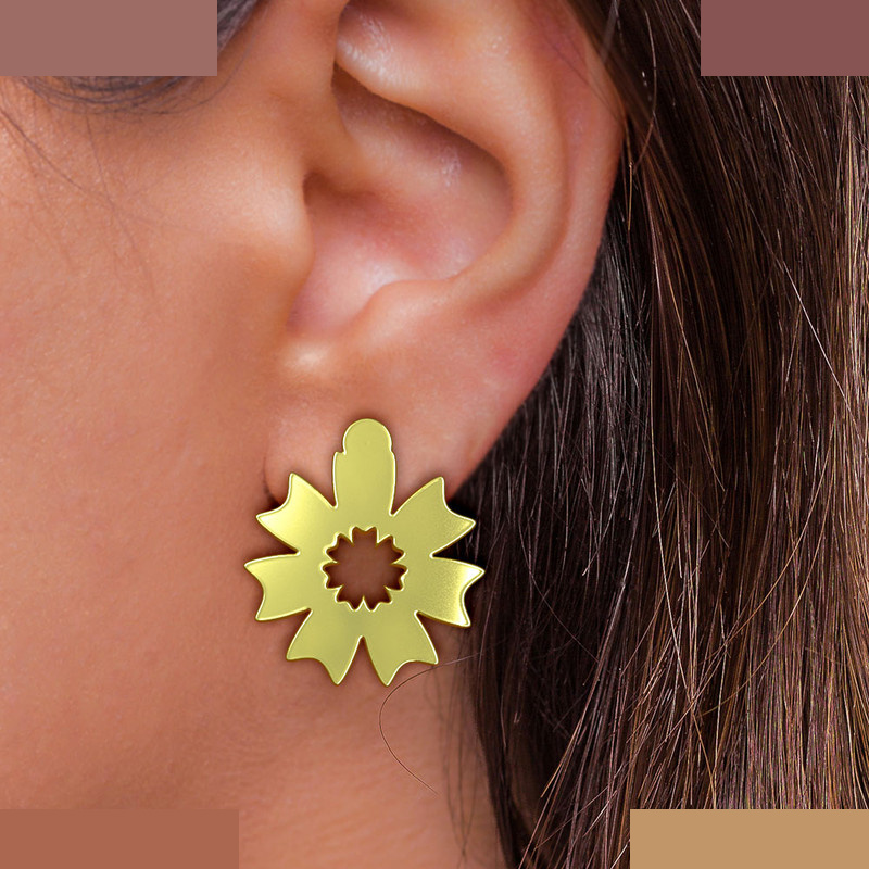 گوشواره طلا 18 عیار زنانه مدوپد مدل گل کد GA1-12410