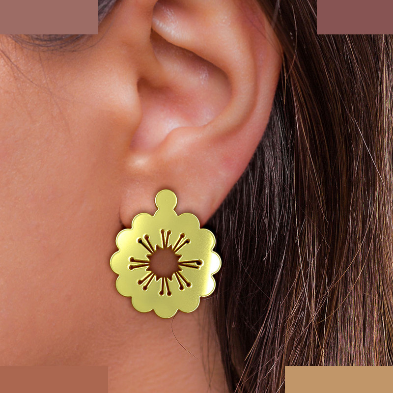 گوشواره طلا 18 عیار زنانه مدوپد مدل گل کد GA1-13065