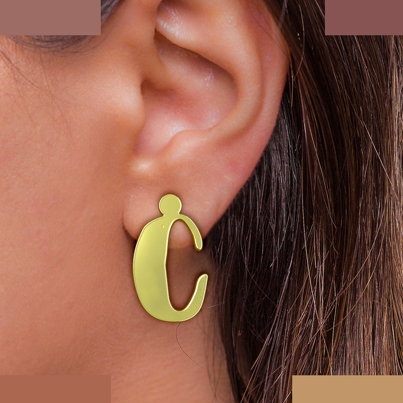 گوشواره طلا 18 عیار زنانه مدوپد مدل حرف C کد GA1-16709