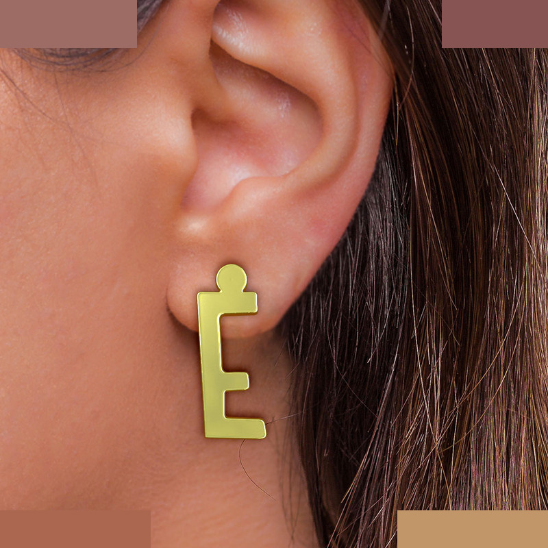 گوشواره طلا 18 عیار زنانه مدوپد مدل حرف E کد GA1-16737