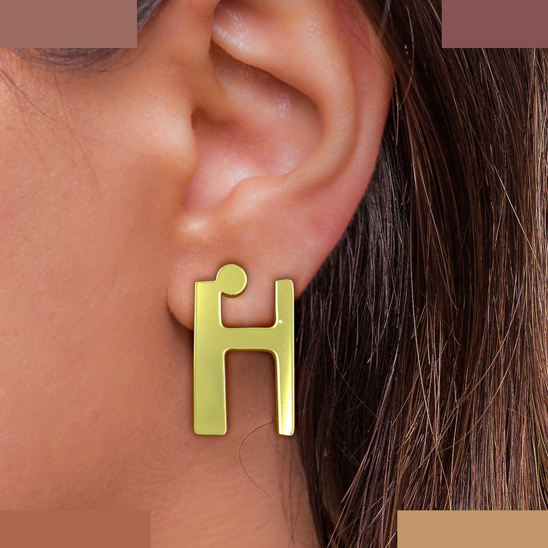 گوشواره طلا 18 عیار زنانه مدوپد مدل حرف H کد GA1-16842 گوشواره طلا 18 عیار زنانه مدوپد مدل حرف H کد GA1-16842