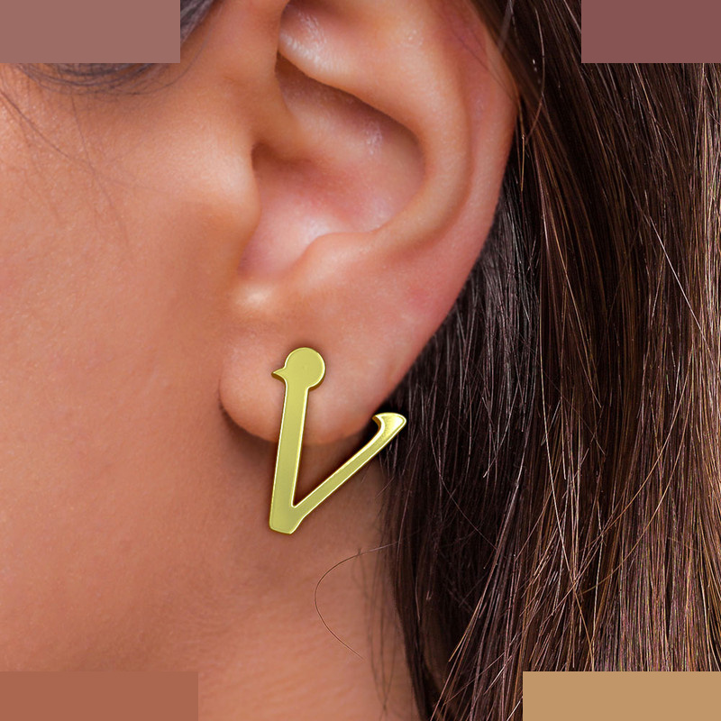 گوشواره طلا 18 عیار زنانه مدوپد مدل حرف V کد GA1-16934