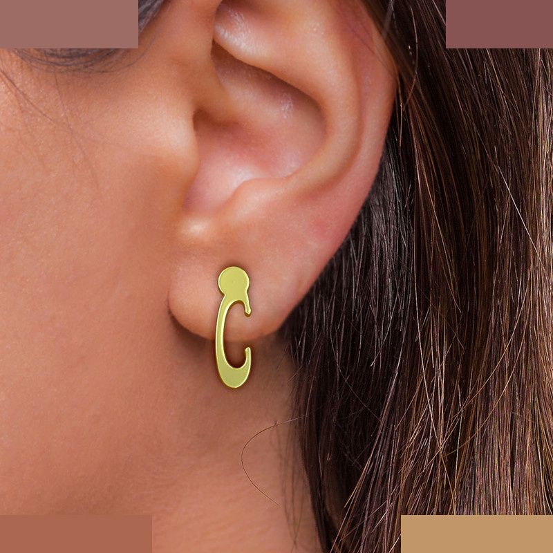 گوشواره طلا 18 عیار زنانه مدوپد مدل حرف C کد GA1-17097