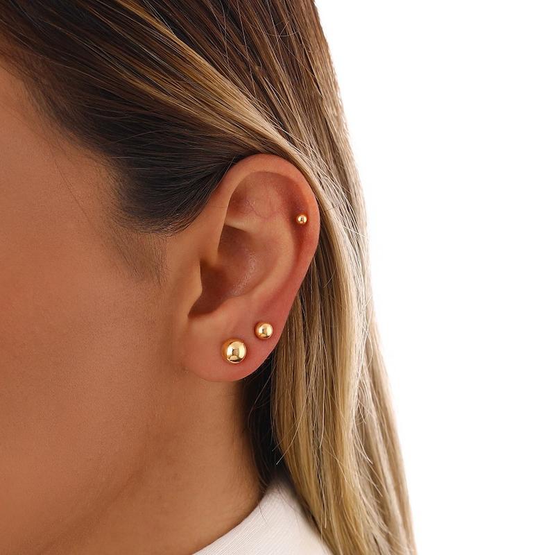 گوشواره میخی طلا 18 عیار دیانا مدل گوی متوسط گوشواره میخی طلا 18 عیار دیانا مدل گوی متوسط