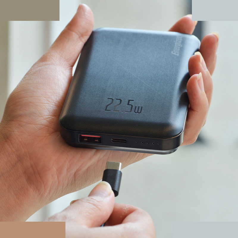 پاوربانک بی سیم 20 وات انرجایزر مدل QM10006PQ ظرفیت 10000 میلی آمپرساعت