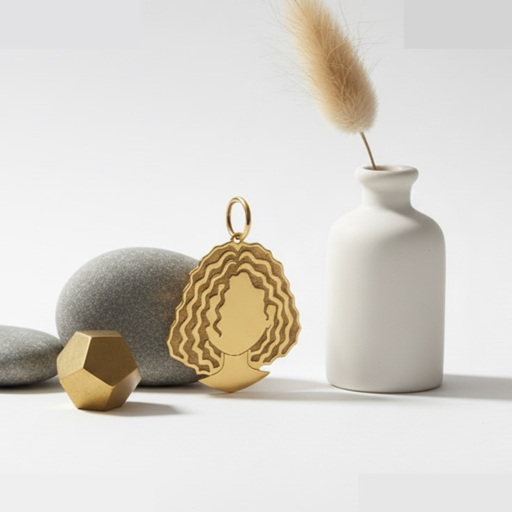 آویز گردنبند طلا 18 عیار زنانه گالری قو طلایی طرح دختر با موهای فر