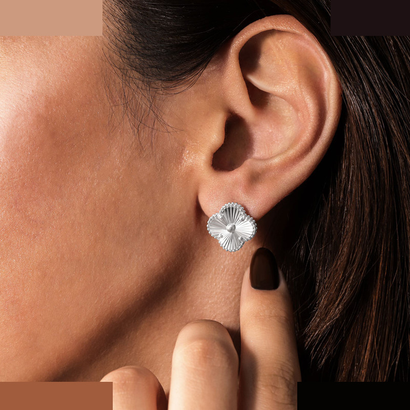 گوشواره طلا 18 عیار زنانه ماوی گالری مدل ونکلیف الحمبرا