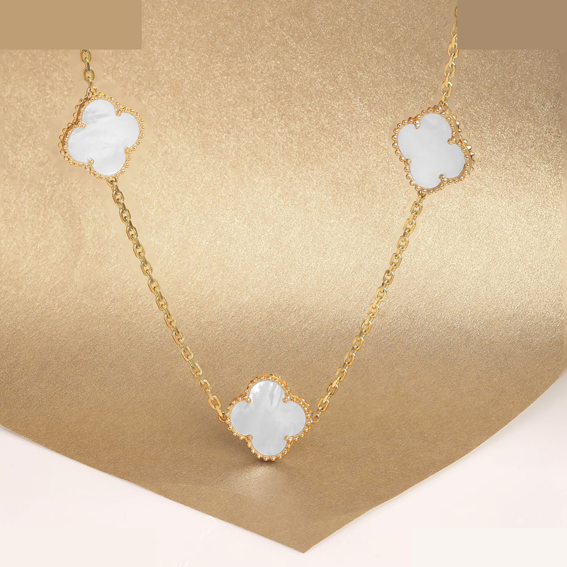 گردنبند طلا 18 عیار زنانه با زنجیر طرح ونکلیف ماوی گالری مدل صدف بولد 3