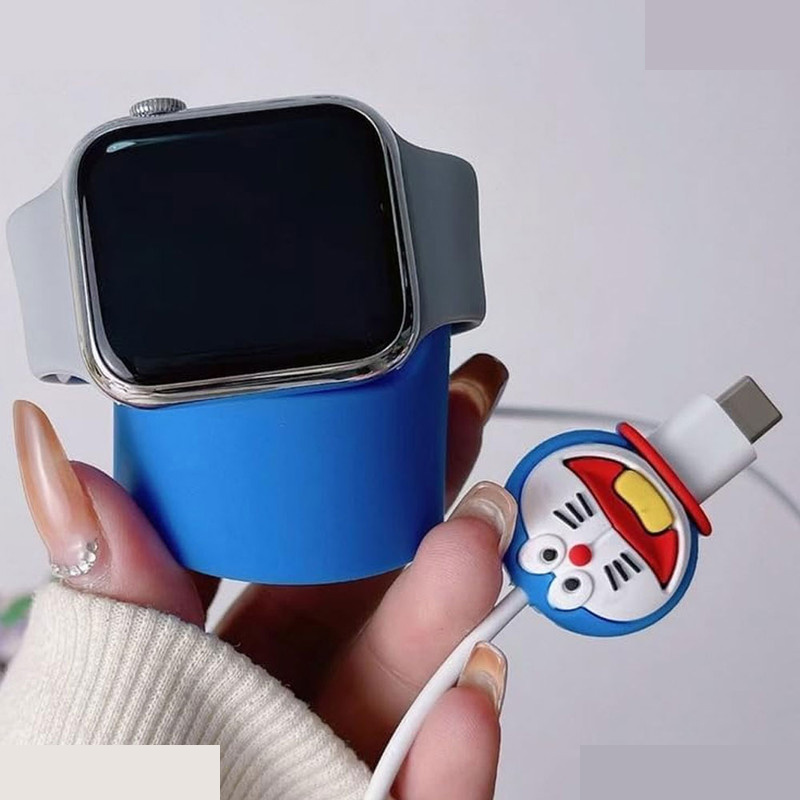 پایه نگهدارنده اپل واچ مدل Doraemon به همراه محافظ کابل پایه نگهدارنده اپل واچ مدل Doraemon به همراه محافظ کابل