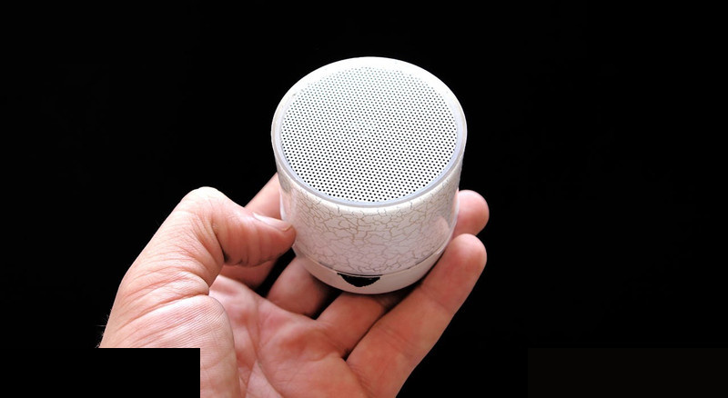اسپیکر بلوتوثی قابل حمل طرح Stone چراغ دار اسپیکر بلوتوثی قابل حمل طرح Stone چراغ دار