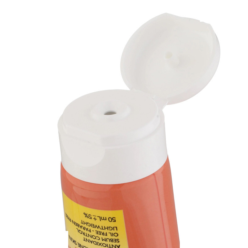 کرم ضد آفتاب رنگی پتال رز SPF 90 مدل 01 مناسب پوست های چرب حجم 50 میلیلیتر کرم ضد آفتاب رنگی پتال رز SPF 90 مدل 01 مناسب پوست های چرب حجم 50 میلیلیتر