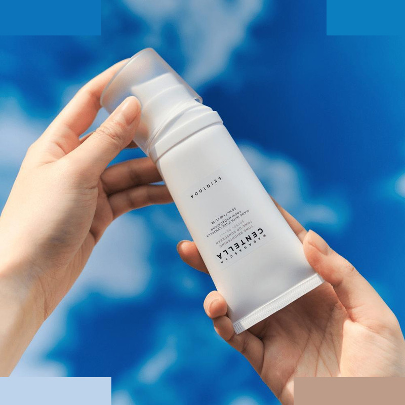 کرم ضد آفتاب رنگی سانتلا SPF 50 مدل TONE BRIGHTENING مناسب انواع پوست حجم 50 میلیلیتر کرم ضد آفتاب رنگی سانتلا SPF 50 مدل TONE BRIGHTENING مناسب انواع پوست حجم 50 میلیلیتر