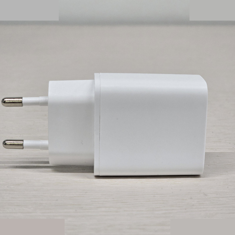 شارژر دیواری 30 وات فیلیپس مدل DLP5312 به همراه کابل تبدیل USB-C شارژر دیواری 30 وات فیلیپس مدل DLP5312 به همراه کابل تبدیل USB-C