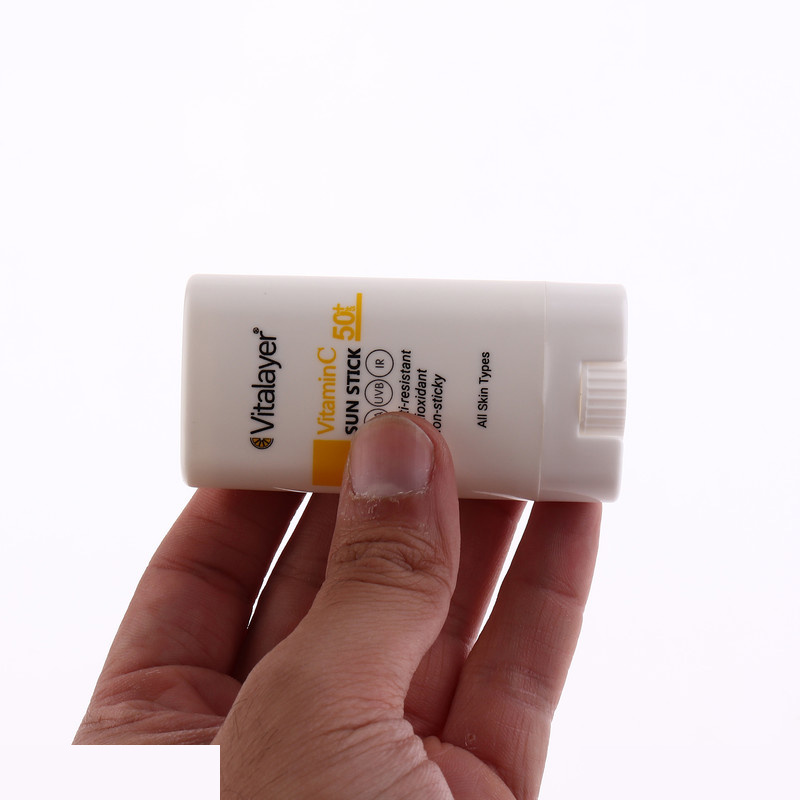 کرم ضد آفتاب بیرنگ صورت و بدن ویتالیر SPF 50 مدل Vitamin C مناسب برای انواع پوست حجم 20 میلی لیتر کرم ضد آفتاب بیرنگ صورت و بدن ویتالیر SPF 50 مدل Vitamin C مناسب برای انواع پوست حجم 20 میلی لیتر