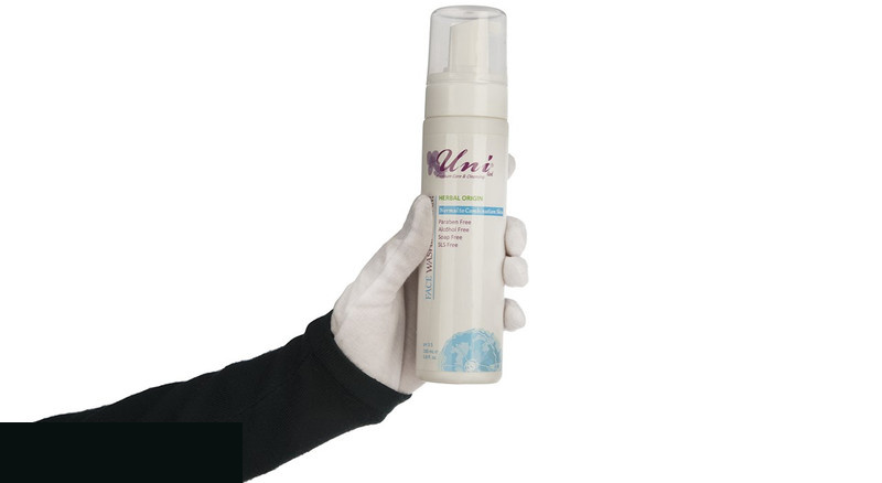 فوم پاک کننده آرایش یونی لد مدل Normal And Combination Skin حجم 200 میلی لیتر فوم پاک کننده آرایش یونی لد مدل Normal And Combination Skin حجم 200 میلی لیتر