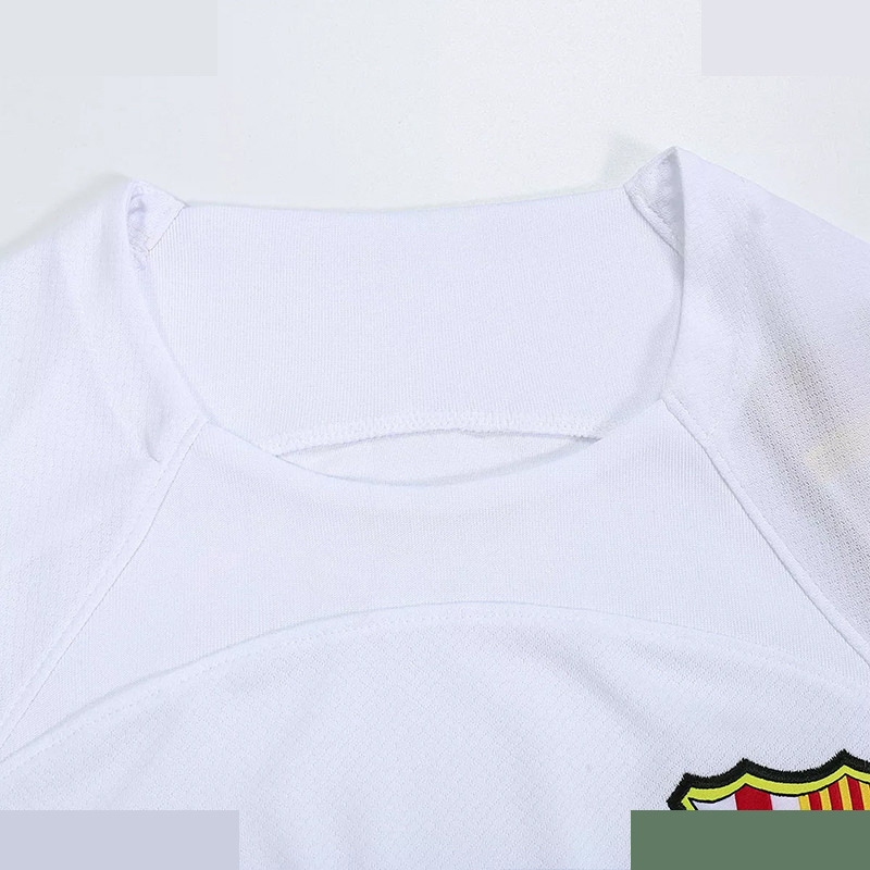 ست تیشرت و شلوارک ورزشی مردانه مدل بارسلونا کد Away 2024 سفید ست تیشرت و شلوارک ورزشی مردانه مدل بارسلونا کد Away 2024 سفید