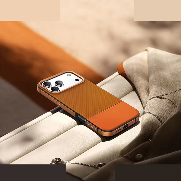 کاور لِولو مدل Cuir MagSafe مناسب برای گوشی موبایل اپل iPhone 17 Pro Max