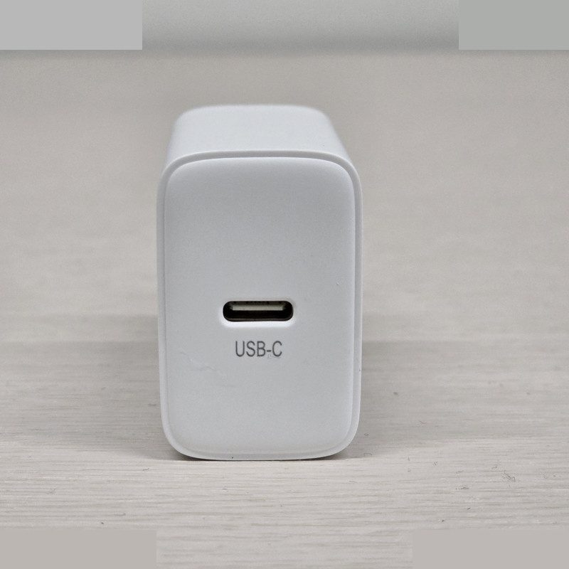 شارژر دیواری 30 وات فیلیپس مدل DLP5312 به همراه کابل تبدیل USB-C شارژر دیواری 30 وات فیلیپس مدل DLP5312 به همراه کابل تبدیل USB-C