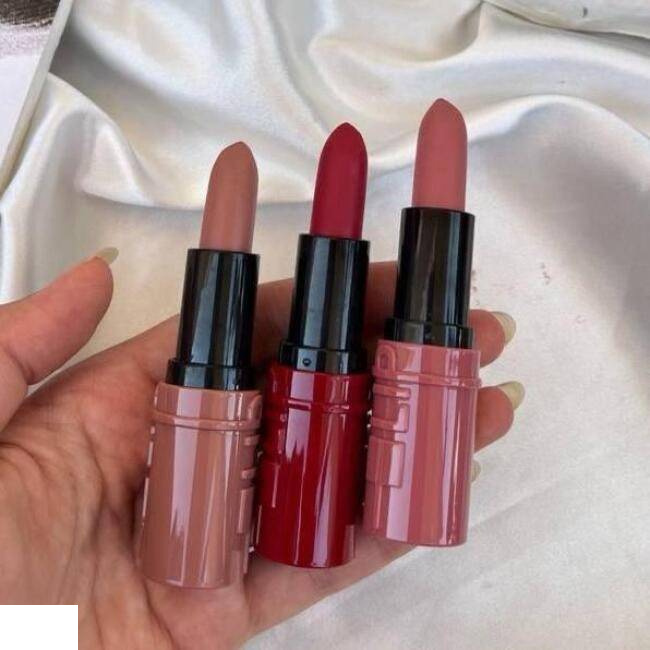 رژ لب جامد آرت اسکین مدل Matt کد 05 رژ لب جامد آرت اسکین مدل Matt کد 05