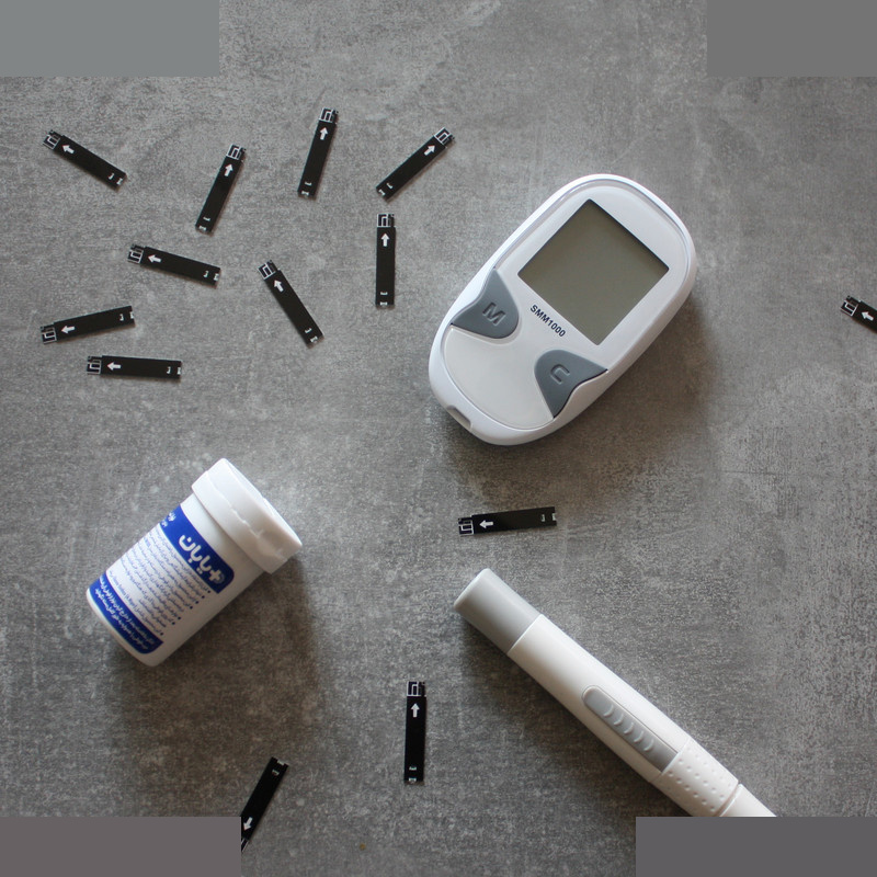 دستگاه تست قند خون دیابان مدل SMM1000 به همراه نوار تست قند خون مجموعه 5 عددی دستگاه تست قند خون دیابان مدل SMM1000 به همراه نوار تست قند خون مجموعه 5 عددی