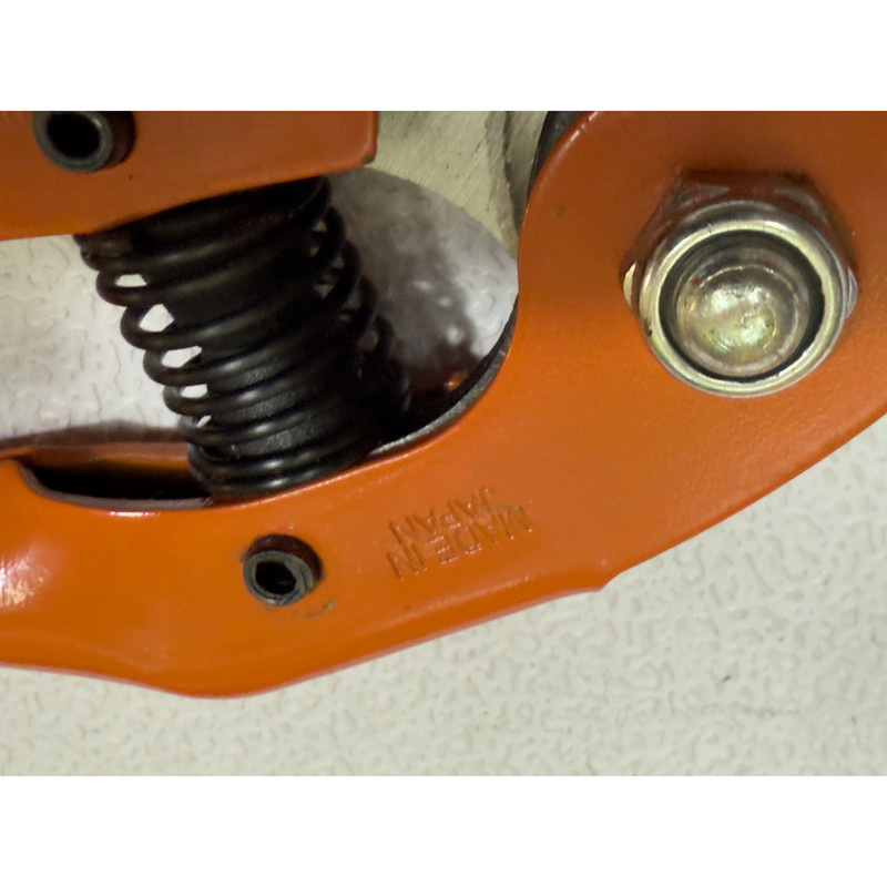 قیچی باغبانی لایت مدل SMT-PRO-LIGHT-JAPAN--JH-616L قیچی باغبانی لایت مدل SMT-PRO-LIGHT-JAPAN--JH-616L