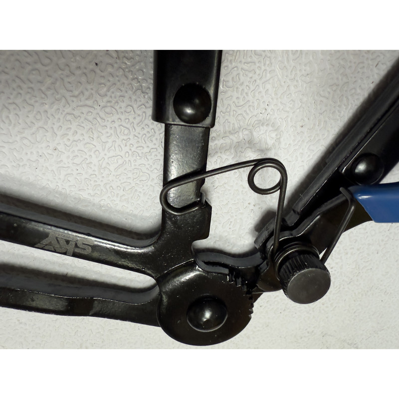 انبربست رادیاتور اسکای مدل SMT-SKY-ANBOR BAST RADIAT KHORTOMI سایز 10 اینچ انبربست رادیاتور اسکای مدل SMT-SKY-ANBOR BAST RADIAT KHORTOMI سایز 10 اینچ