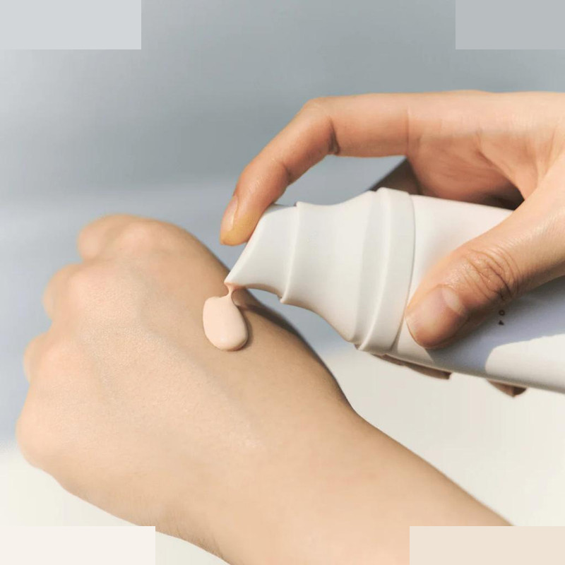 کرم ضد آفتاب رنگی سانتلا SPF 50 مدل TONE BRIGHTENING مناسب انواع پوست حجم 50 میلیلیتر کرم ضد آفتاب رنگی سانتلا SPF 50 مدل TONE BRIGHTENING مناسب انواع پوست حجم 50 میلیلیتر