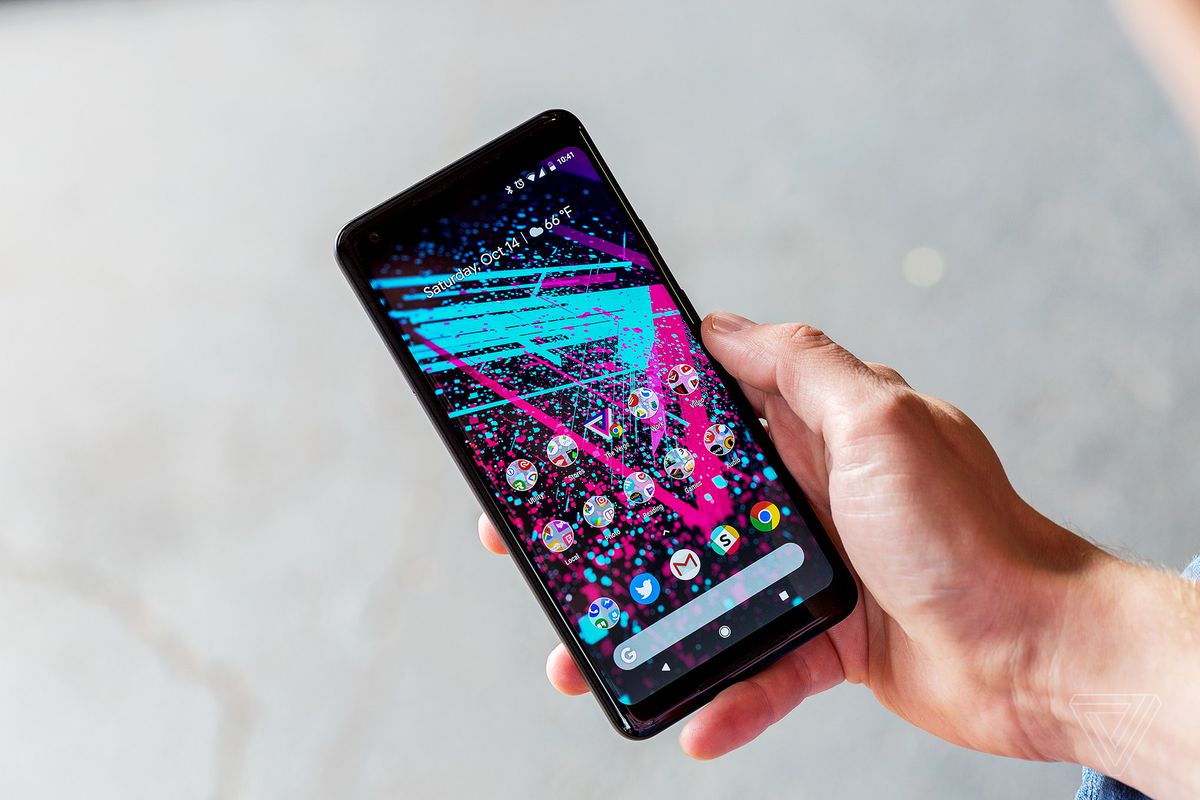 شکایت کاربران گوشی Pixel 2 XL از صدای تق تق بلندگوی آن