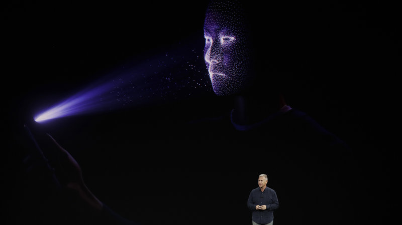 اپل face id