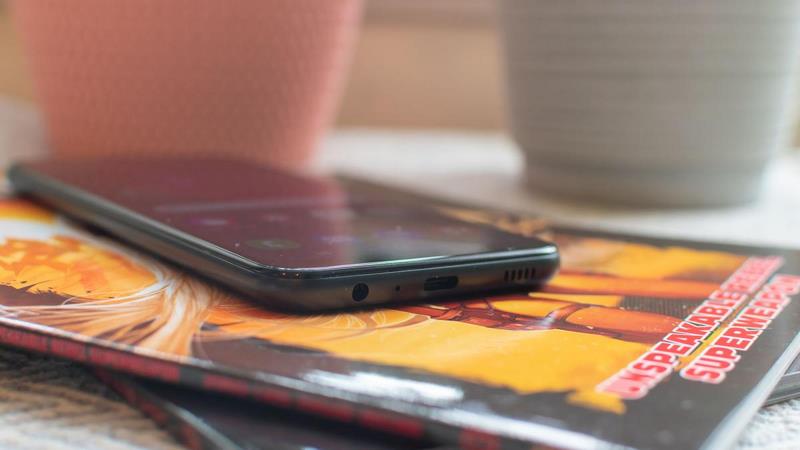 مقایسه صفحه نمایش a02s با a32 4g