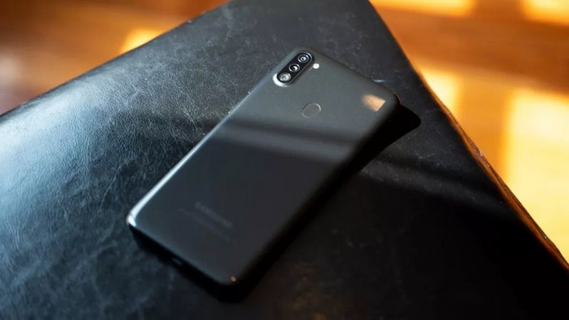 مقایسه گلکسی m11 با a11