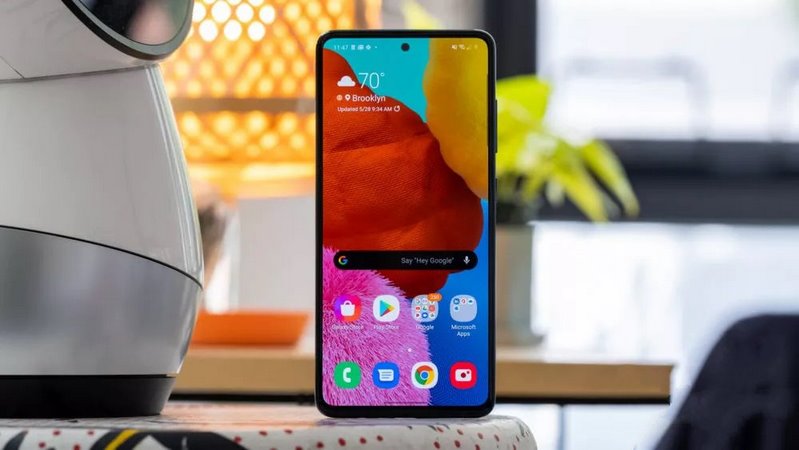 مقایسه صفحه نمایش A51 با A71